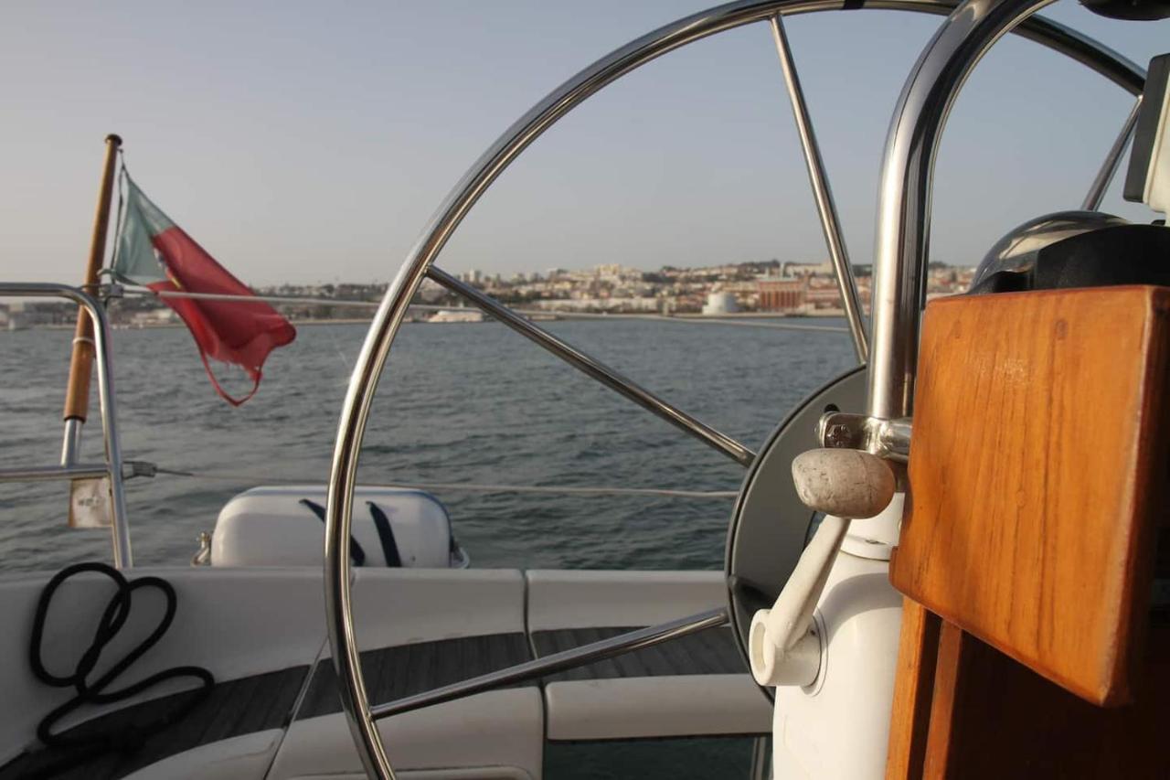 Stay In A Boat - Lisboa Екстер'єр фото